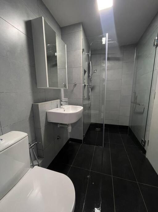 Jesselton Quay,2Br,4-5Pax,Mountain View Lejlighed Kota Kinabalu Eksteriør billede